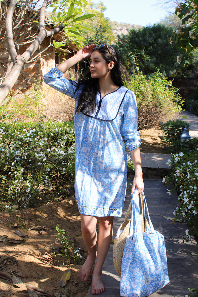 Small Tote in China Blue & Warm Grass